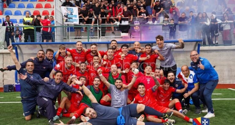 Il Costa D Amalfi In Finale Abbraccio Tifosi Squadra A Maiori Patron