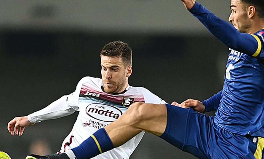 Salernitana pessima, il Verona vince e accorcia: incubo granata al Bentegodi