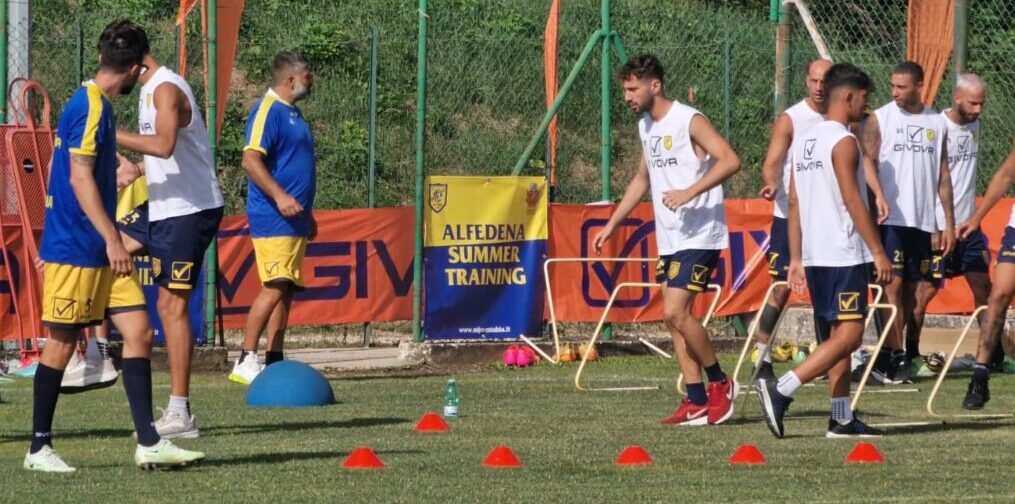 Juve Stabia, terzo giorno di ritiro ad Alfedena. Lavoro a parte per Selvaggio e Berardocco