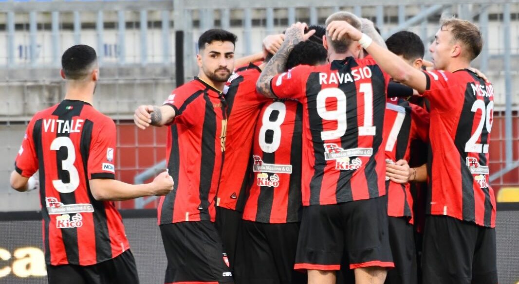 Il Sorrento riprende la corsa, Martignago (poi espulso) stende la Virtus Francavilla