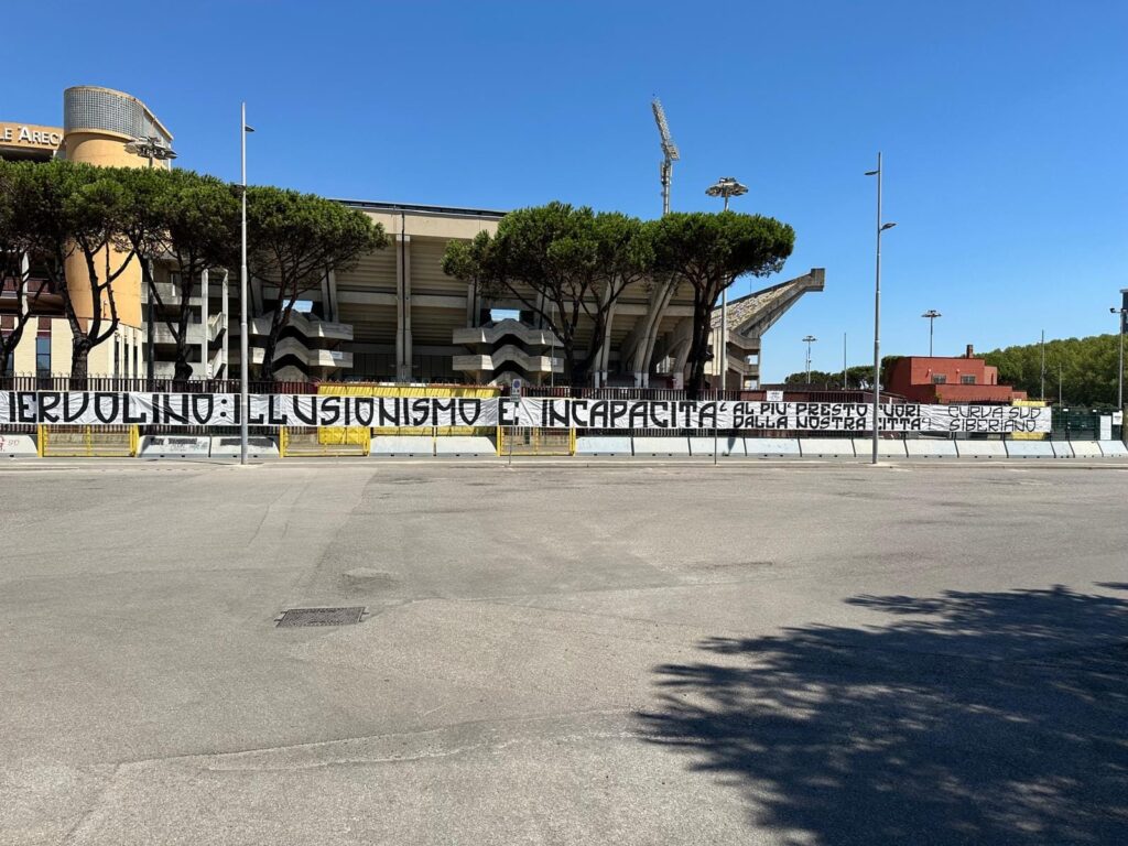 striscione salernitana